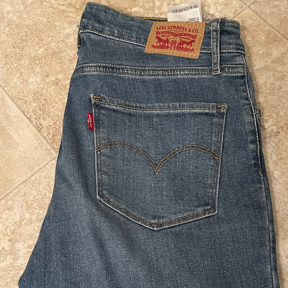 Women’s Levi high rise skinny jean